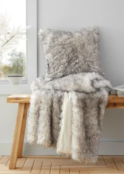 Catherine Lansfield Arctic Fox Cosy Faux Fur Blanket Throw (130x170cm)