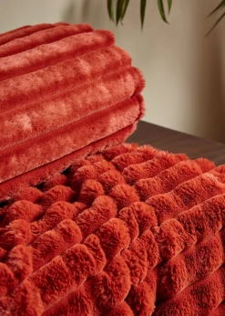 Catherine Lansfield Cosy Ribbed Faux Fur Soft Blanket Throw (130x170 cm)