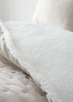 Catherine Lansfield Nori Cream Pinsonic Faux-Shearling Duvet Cover Set