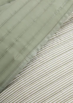 Catherine Lansfield Stripe Quilted Reversible 220x230cm Bedspread