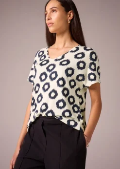 Et Vous Cream Scratch Print V Neck T-Shirt