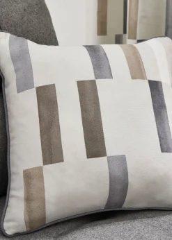 Fusion Oakland Natural Filled Cushion (43cm x 43cm)