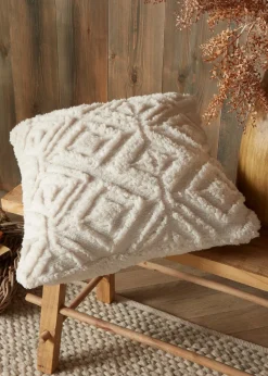 Fusion Snug Romo Natural Pinsonic Fleece Filled Cushion (43cm x 43cm)