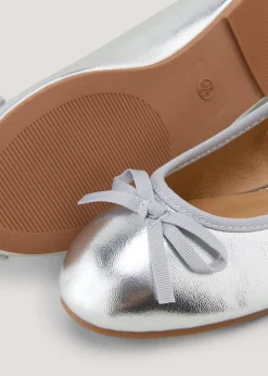 Girls Silver Ballet Flats (Younger 12-Older 5)
