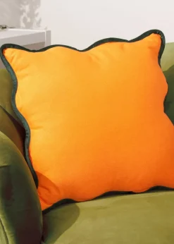 Heya Home Wiggle Velvet Piped Ready Filled Cushion (45cm x 45cm x 8cm)