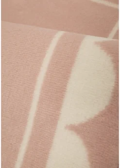 Homemaker Scallop Blush Runner