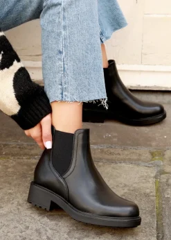 Linzi Aspen Black Faux Leather Classic Chelsea Boot