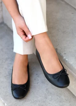 Linzi Este Black Faux Leather Pump