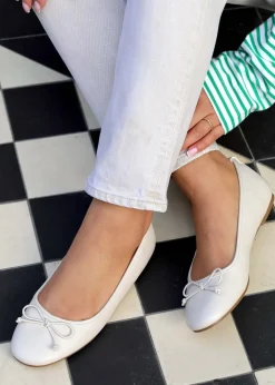 Linzi Este Sand Faux Leather Pump