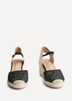 Linzi Kayla Black Closed Toe Wedge