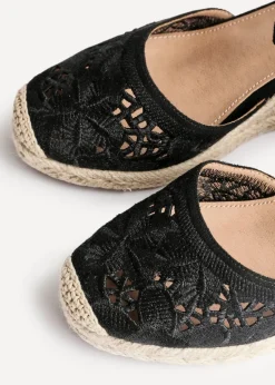 Linzi Kayla Black Closed Toe Wedge