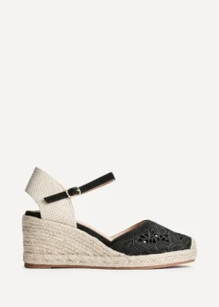 Linzi Kayla Black Closed Toe Wedge