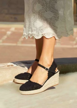 Linzi Riviera Black Woven Closed Toe Espadrille Wedge