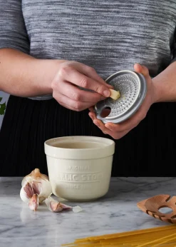 Mason Cash Innovative Kitchen Garlic Store & Grater