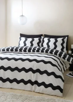 Sassy B Waves Reversible Duvet Cover Set