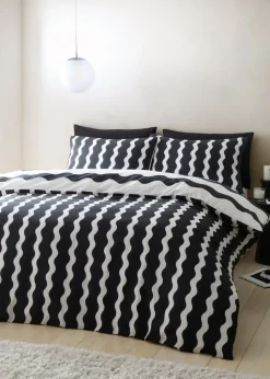 Sassy B Waves Reversible Duvet Cover Set