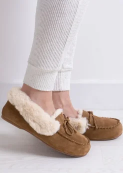 Totes Isotoner Tan Genuine Suede Moccasin with Faux Fur Lining