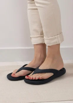 Totes Solbounce Black Toe Post